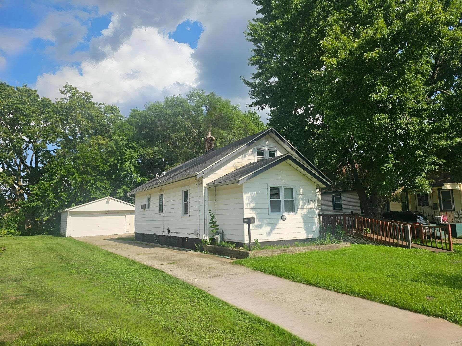 Property Photo:  2822 10th Street  IL 61109 