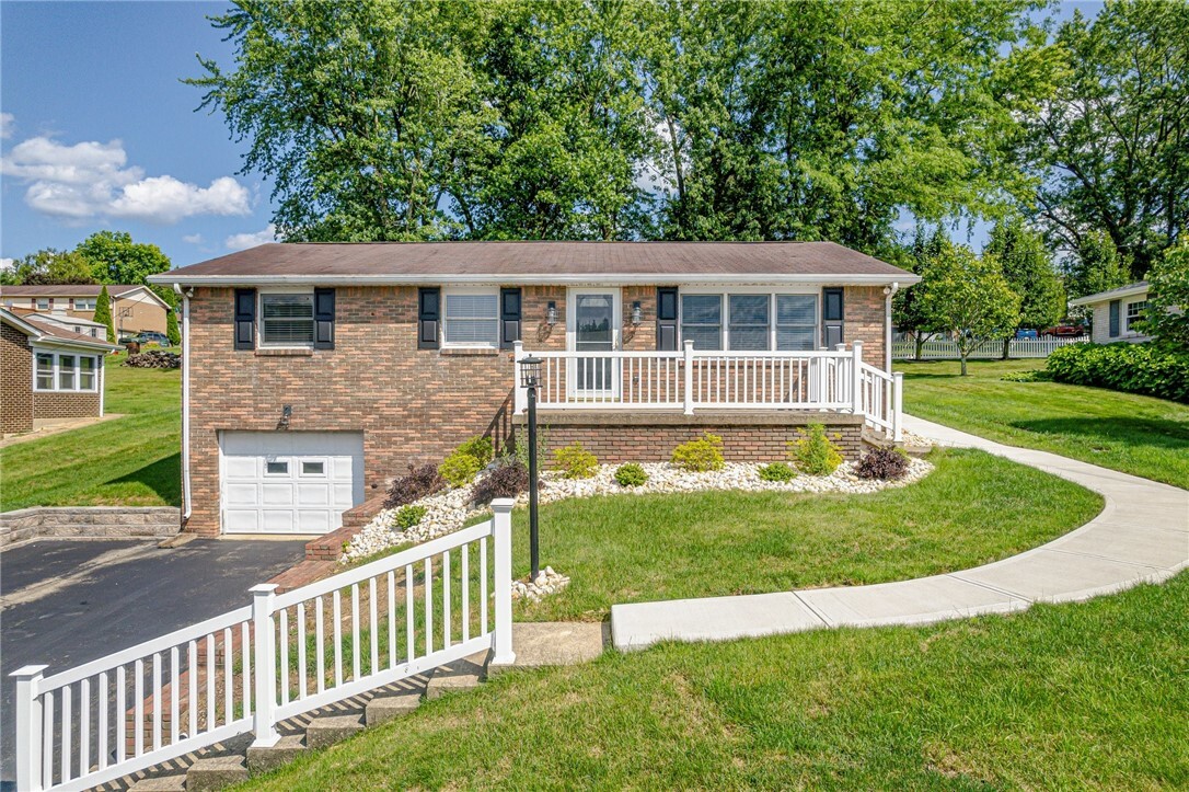 Property Photo:  811 Seton View Drive  PA 15601 