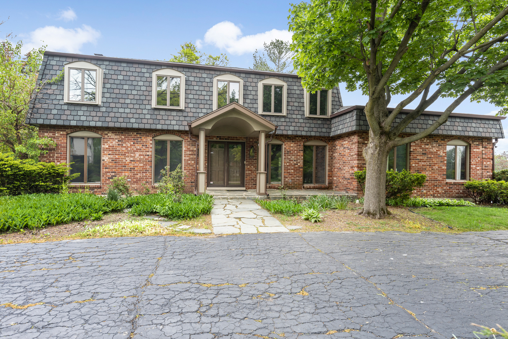 Property Photo: 1 Hampton Drive IL 60523
