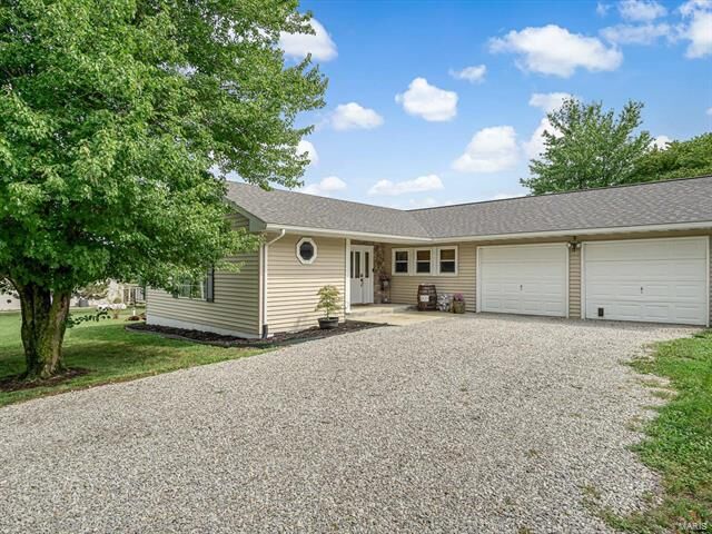 Property Photo: 6639 Gladel Drive IL 62298