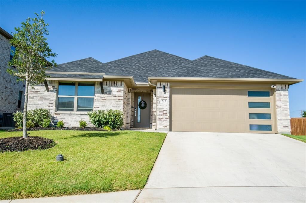 Property Photo:  104 Camp Fire Drive  TX 75165 