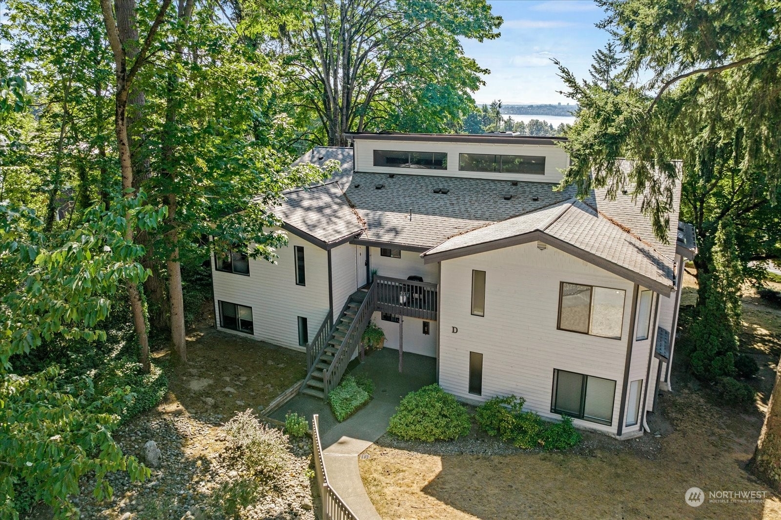 Property Photo: 11703 NE 80th Street D3 WA 98033