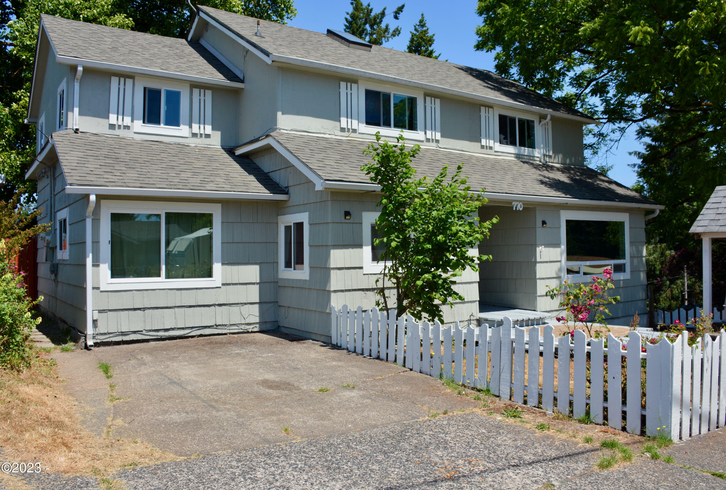 Property Photo:  770 SE 7th Street  OR 97391 