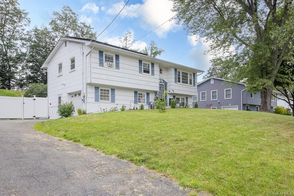 Property Photo:  14 Oakwood Lane  NY 10984 