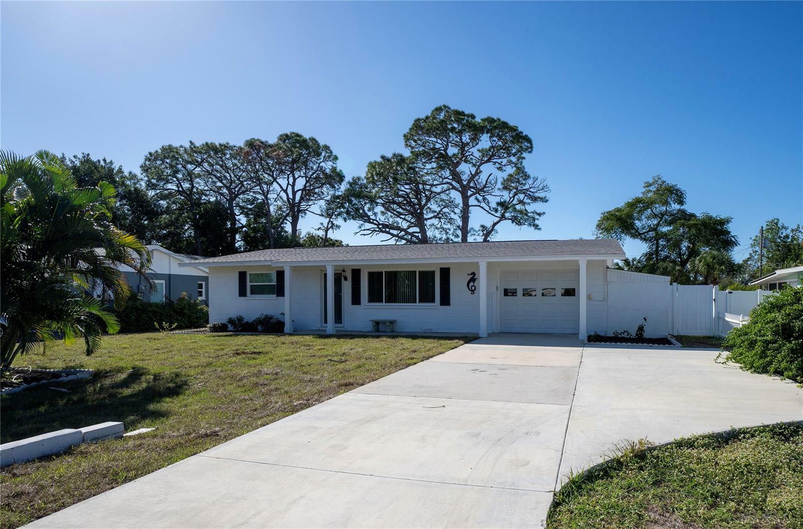 Property Photo:  736 Golf Drive  FL 34285 