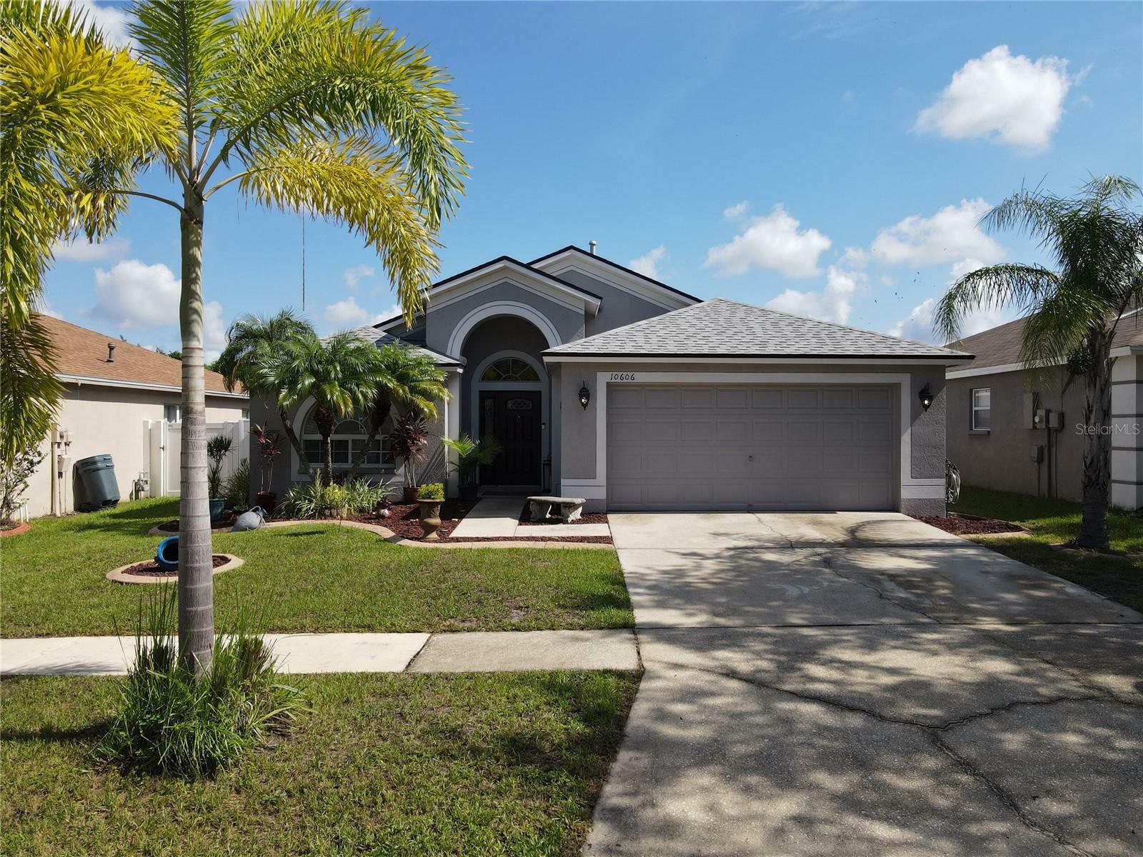 Property Photo:  10606 Logan Chase Lane  FL 33579 