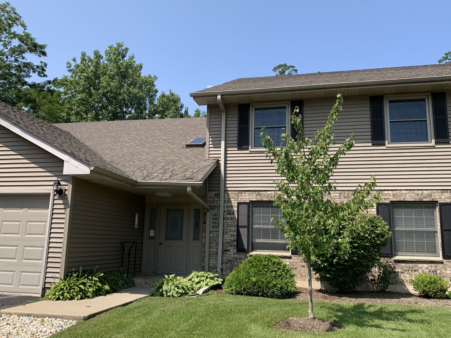 Property Photo:  1661 W Beach Road 1661  IL 60087 