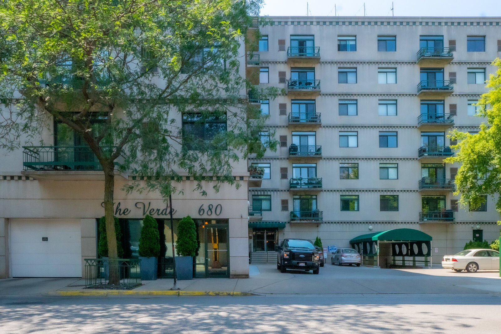 Property Photo: 680 N Green Street 709 IL 60642