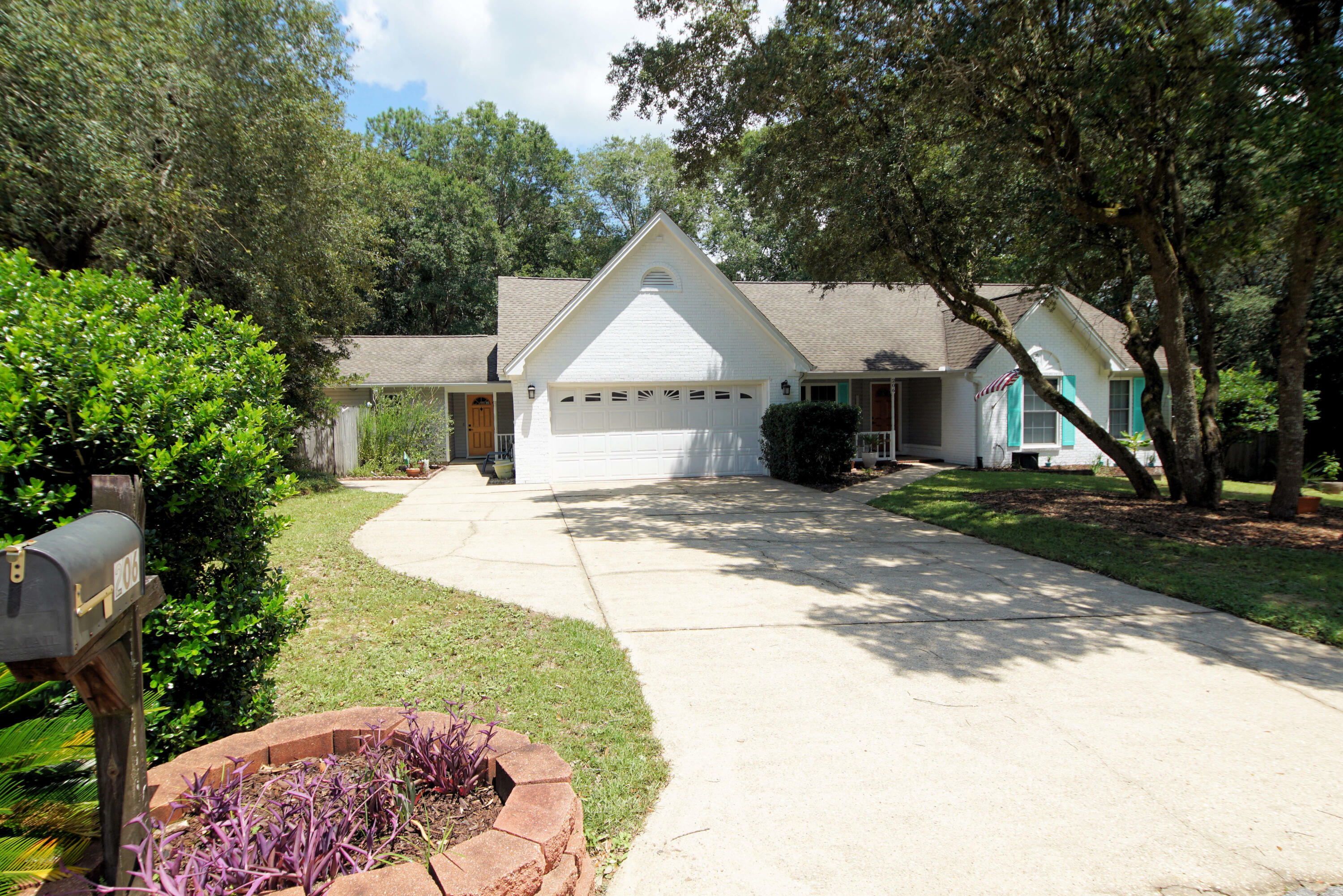 Property Photo:  206 Juniper Court  FL 32539 