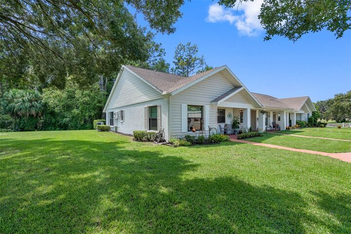 Property Photo: 10726 Laquinta Drive FL 34654