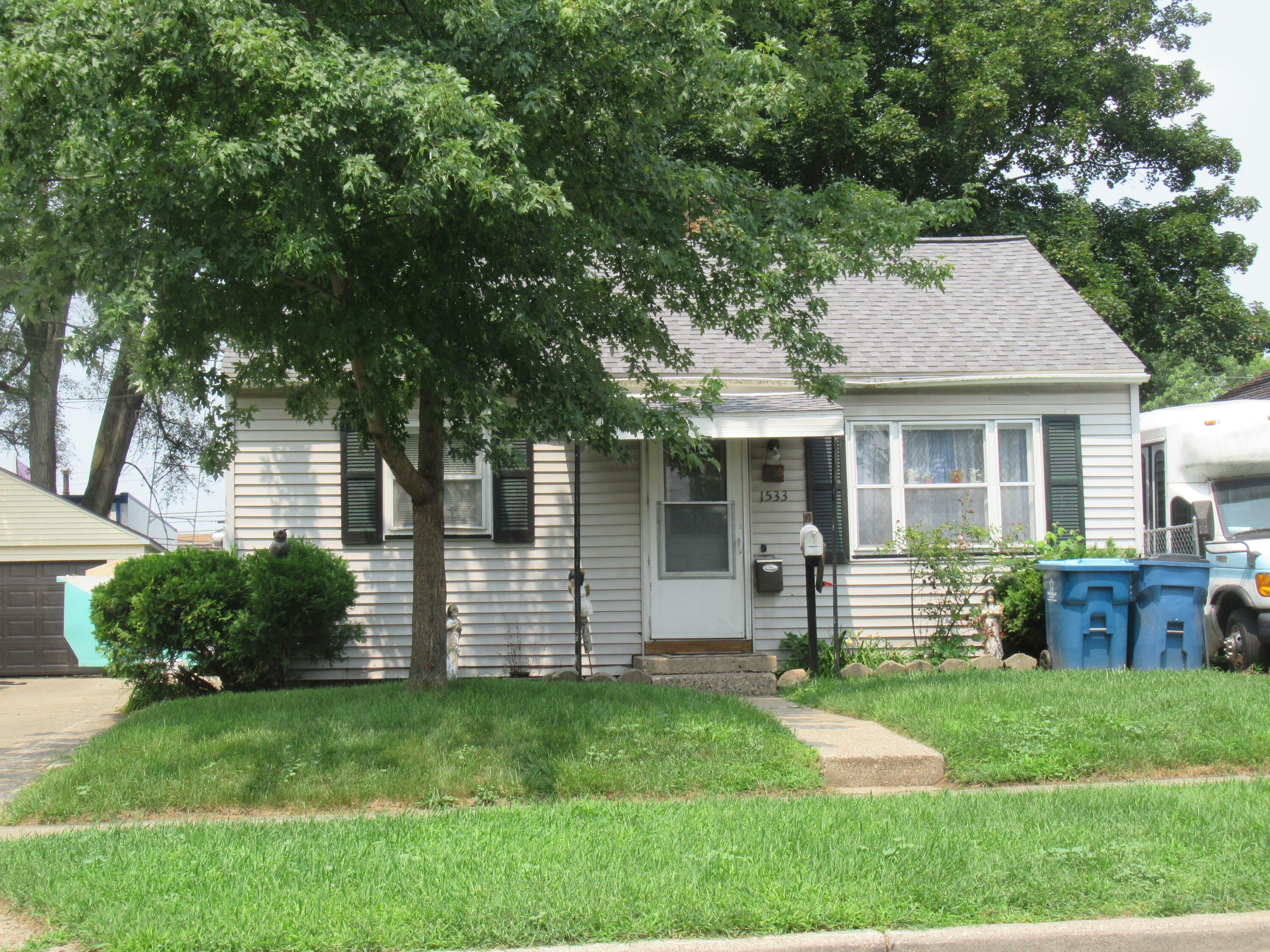 Property Photo:  1533 Whiting Street SW  MI 49509 