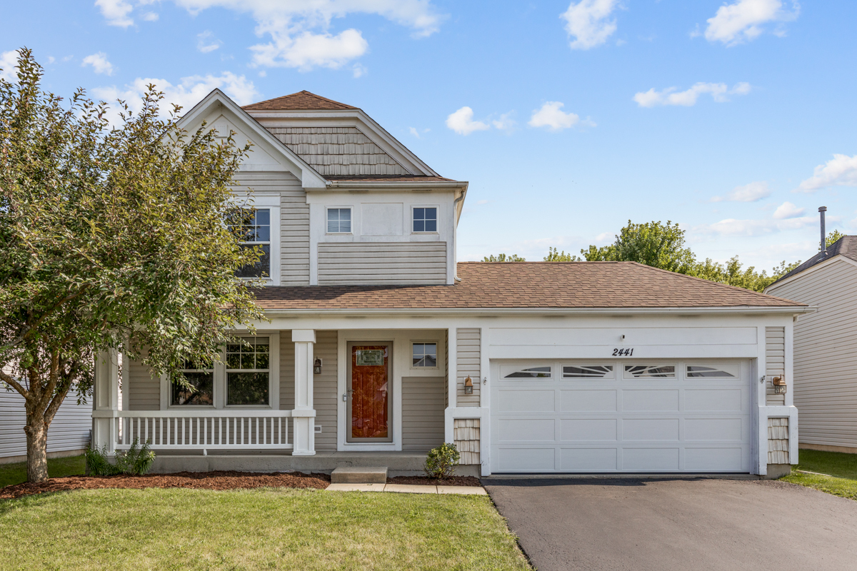 Property Photo: 2441 Stanton Circle IL 60156