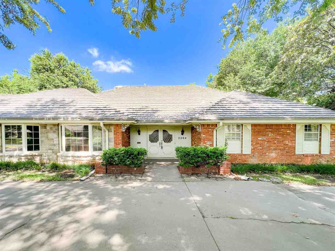 Property Photo:  2204 Meadowbrook  OK 74604 