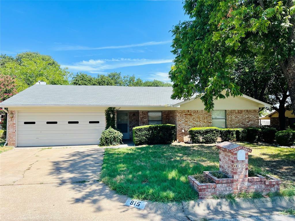 Property Photo:  815 Hilltop Drive  TX 76086 