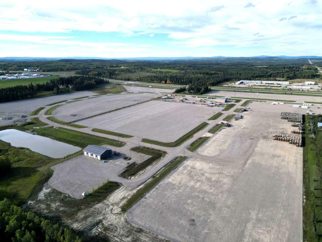 Photo de la propriété:  1 - Highway 16 Range Road 180  AB T7E 3G1 