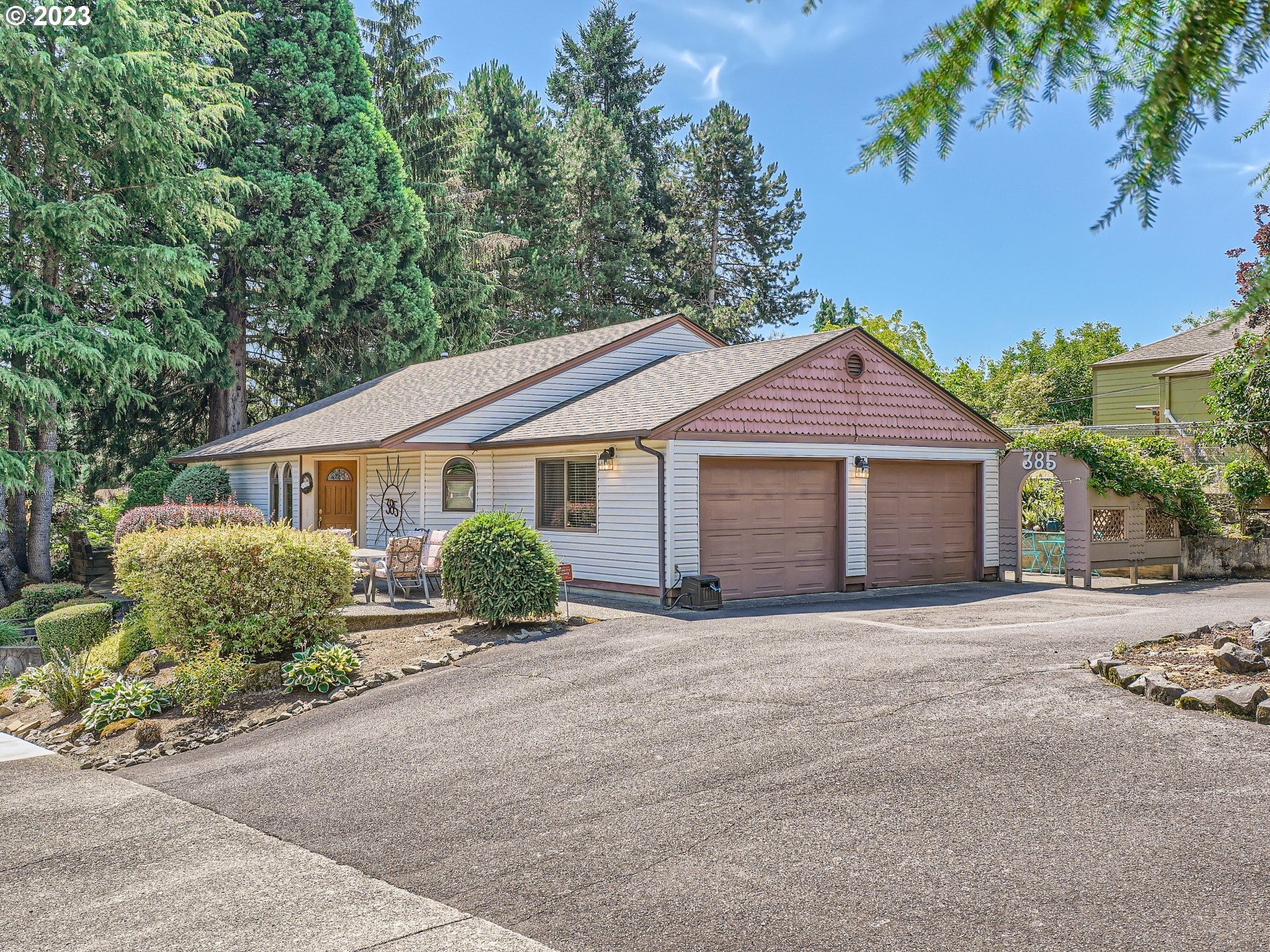 Property Photo:  385 NE Oak St  WA 98607 