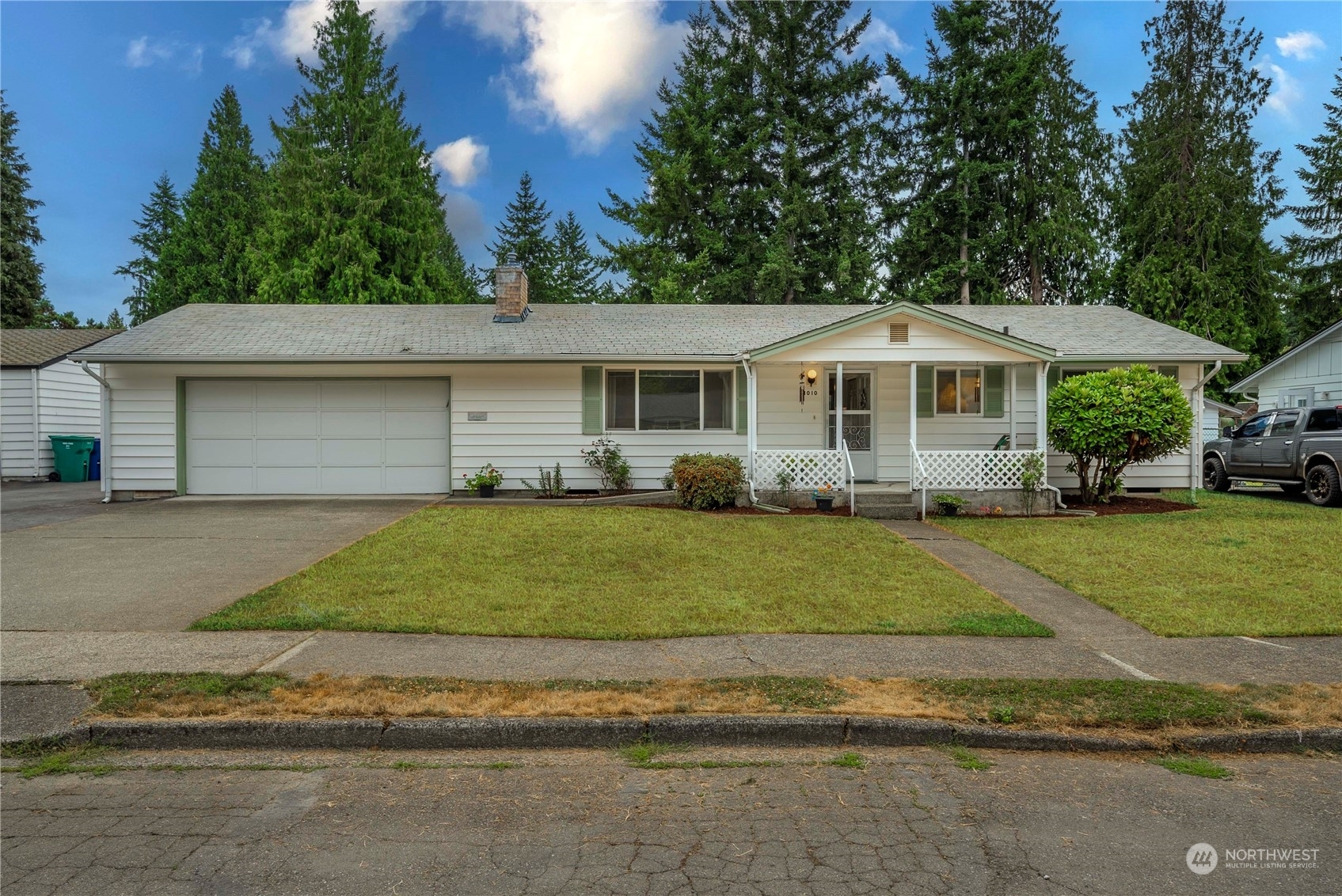Property Photo: 1010 28th Street SE WA 98002