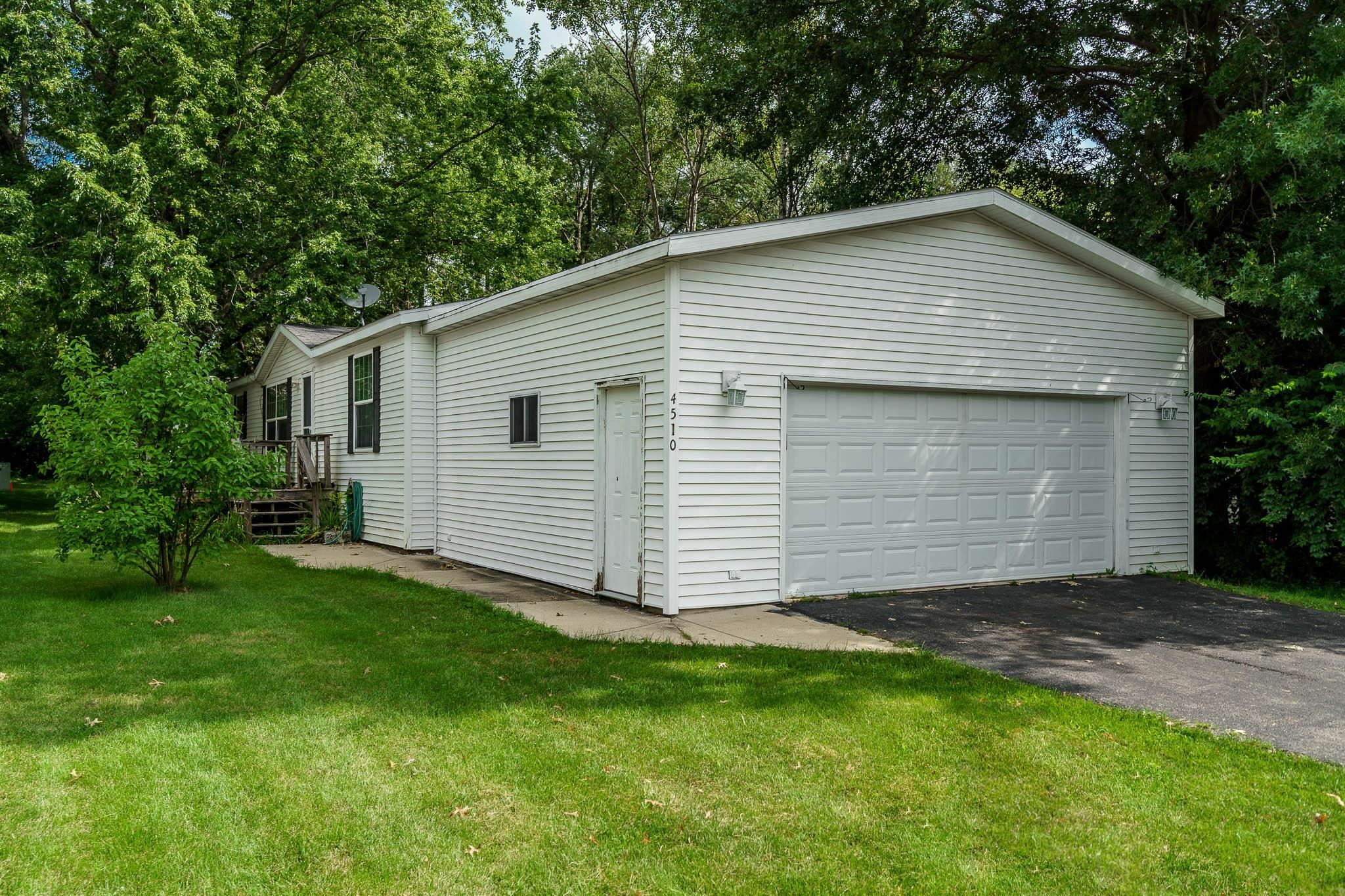 Property Photo:  4510 Harris Dr  IL 61065 