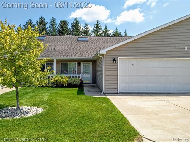 Property Photo: 2817 Meadowwood Street 20 MI 48858