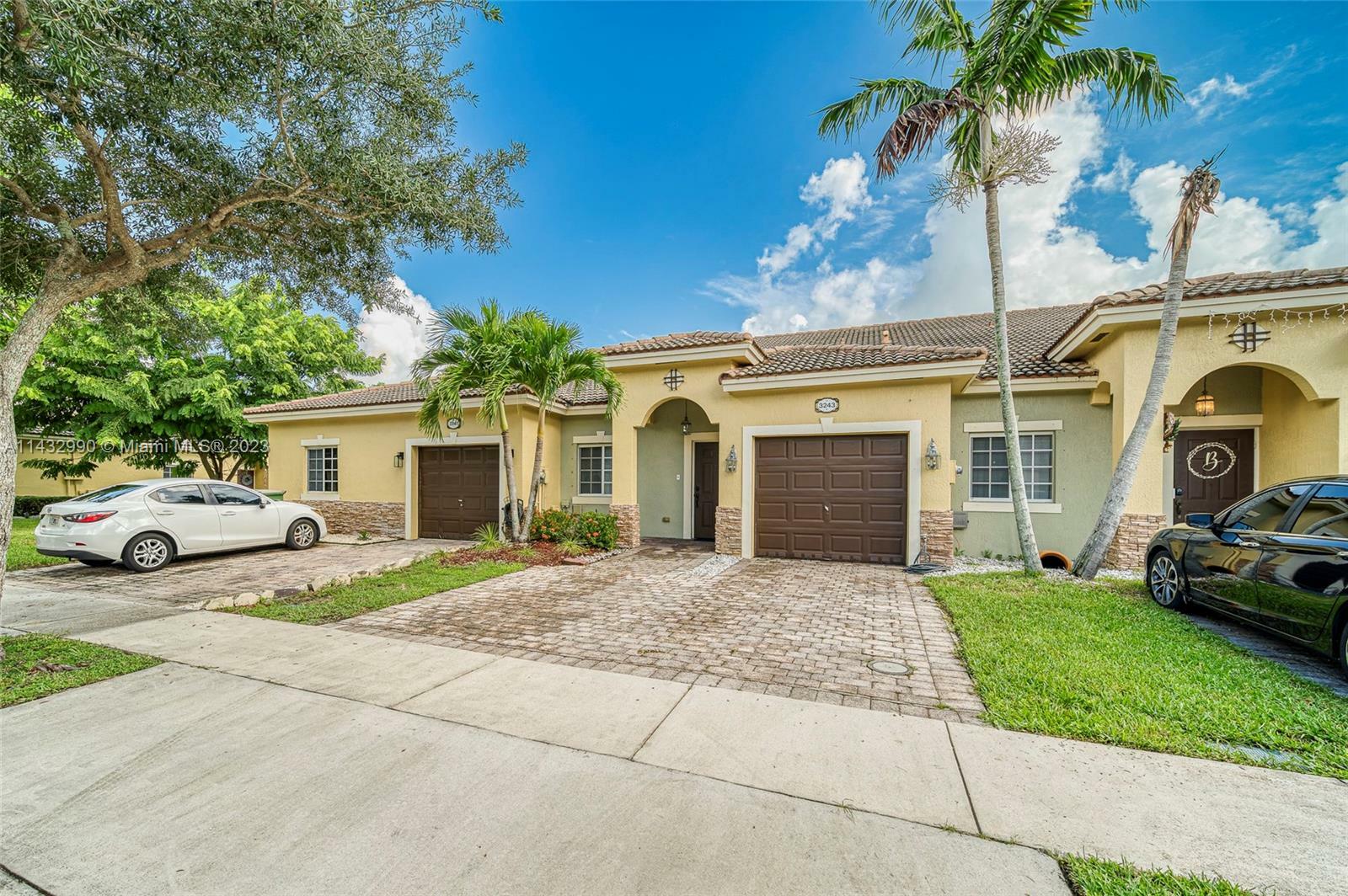 Property Photo: 3243 NE 11th Dr 3243 FL 33033