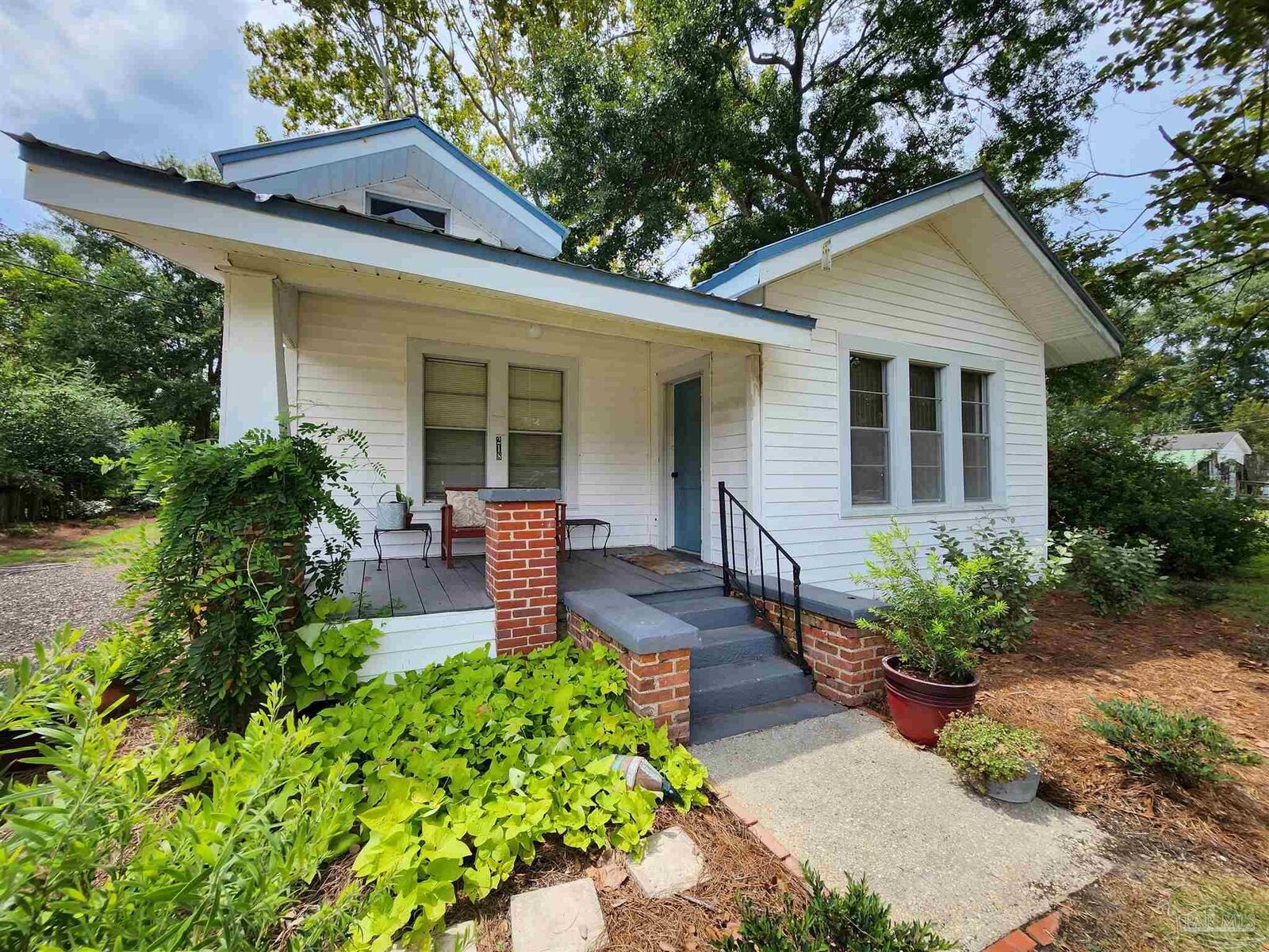 Property Photo: 218 4th Ave AL 36502