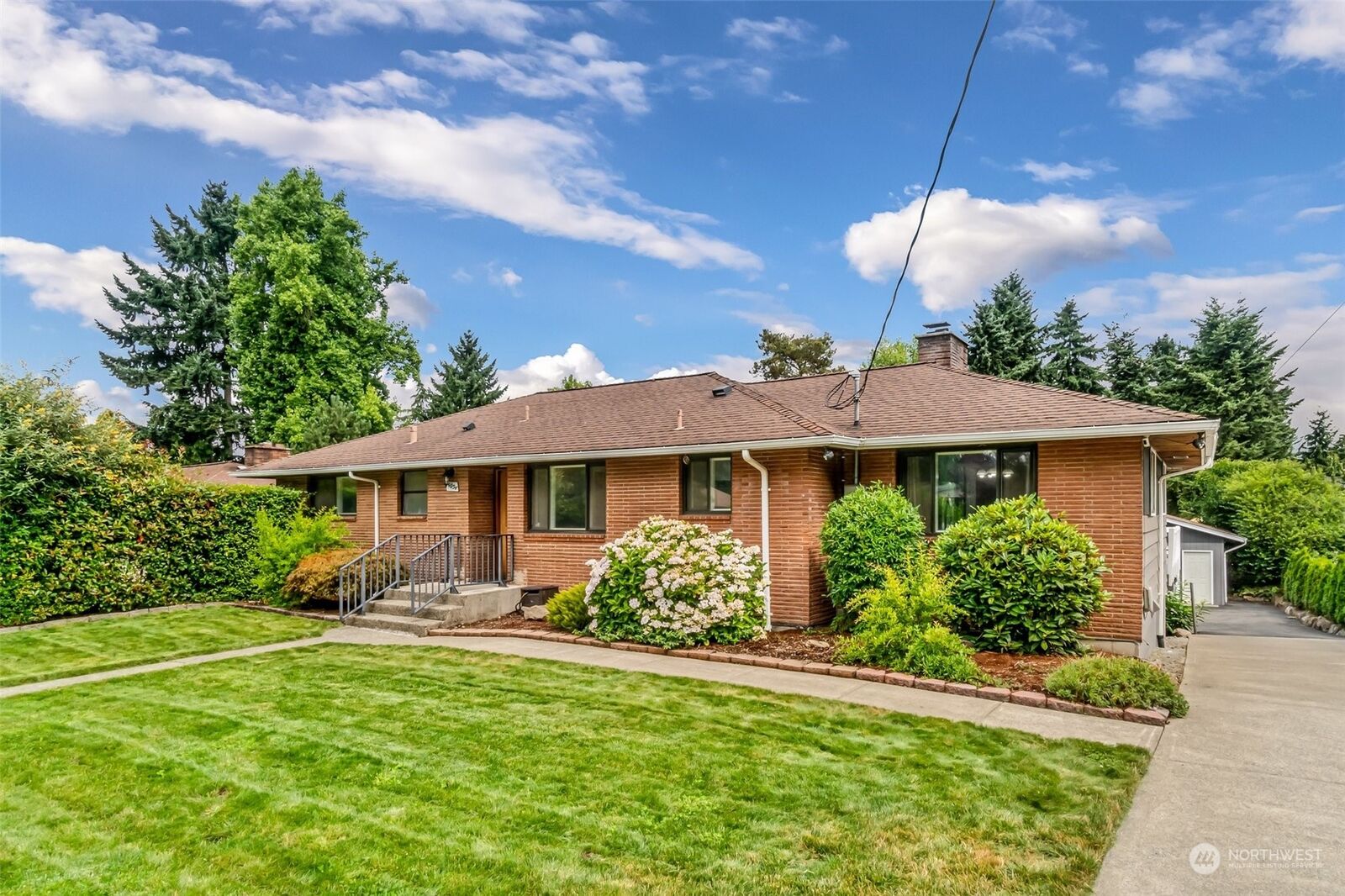 Property Photo: 14054 6th Avenue S WA 98168