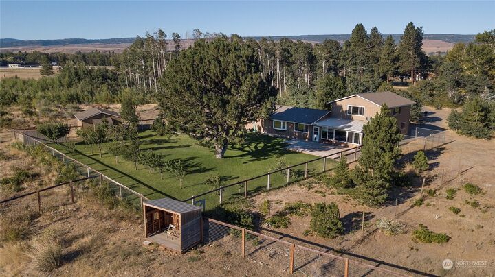 Property Photo: 12051 Highway 10 WA 98926