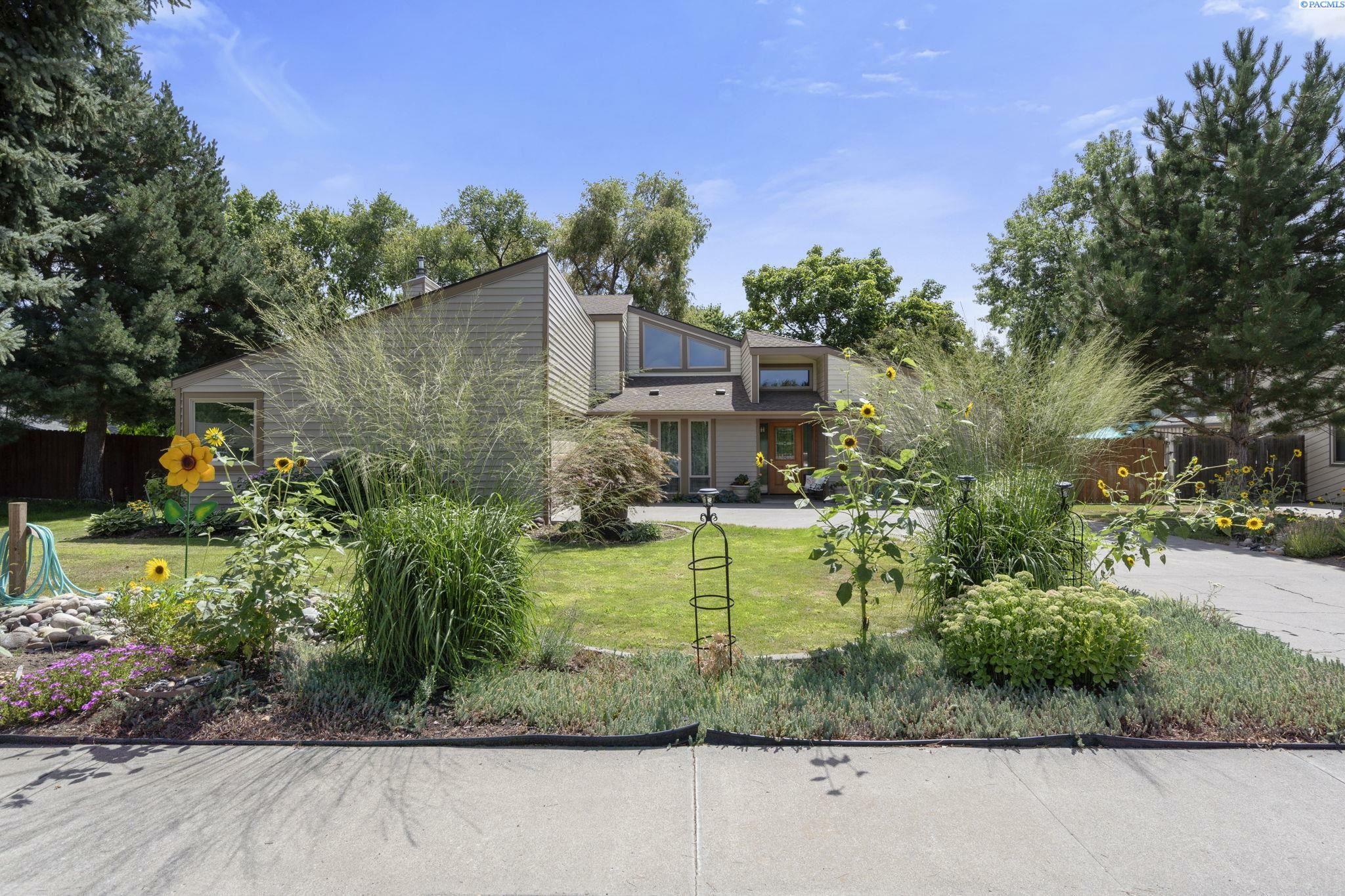 Property Photo: 337 Westmoreland Drive WA 99354
