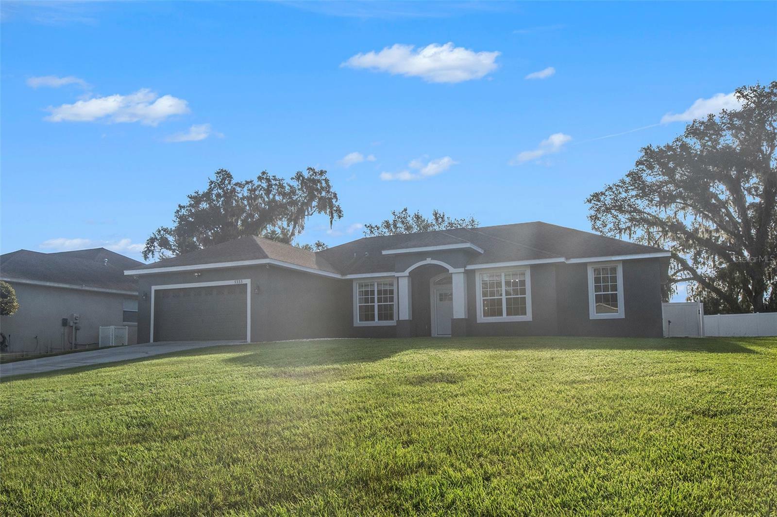 Property Photo: 5333 Oxford Manor Circle FL 33810