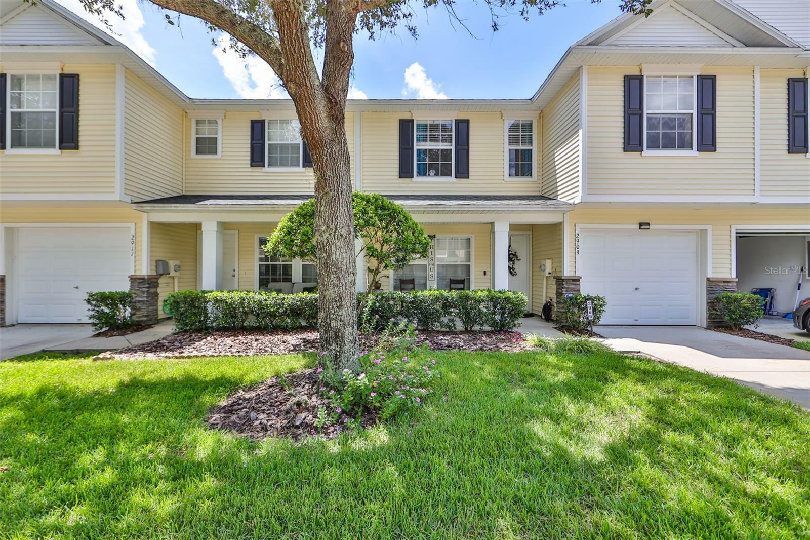 Property Photo:  2909 Mojave Oak Drive  FL 33594 