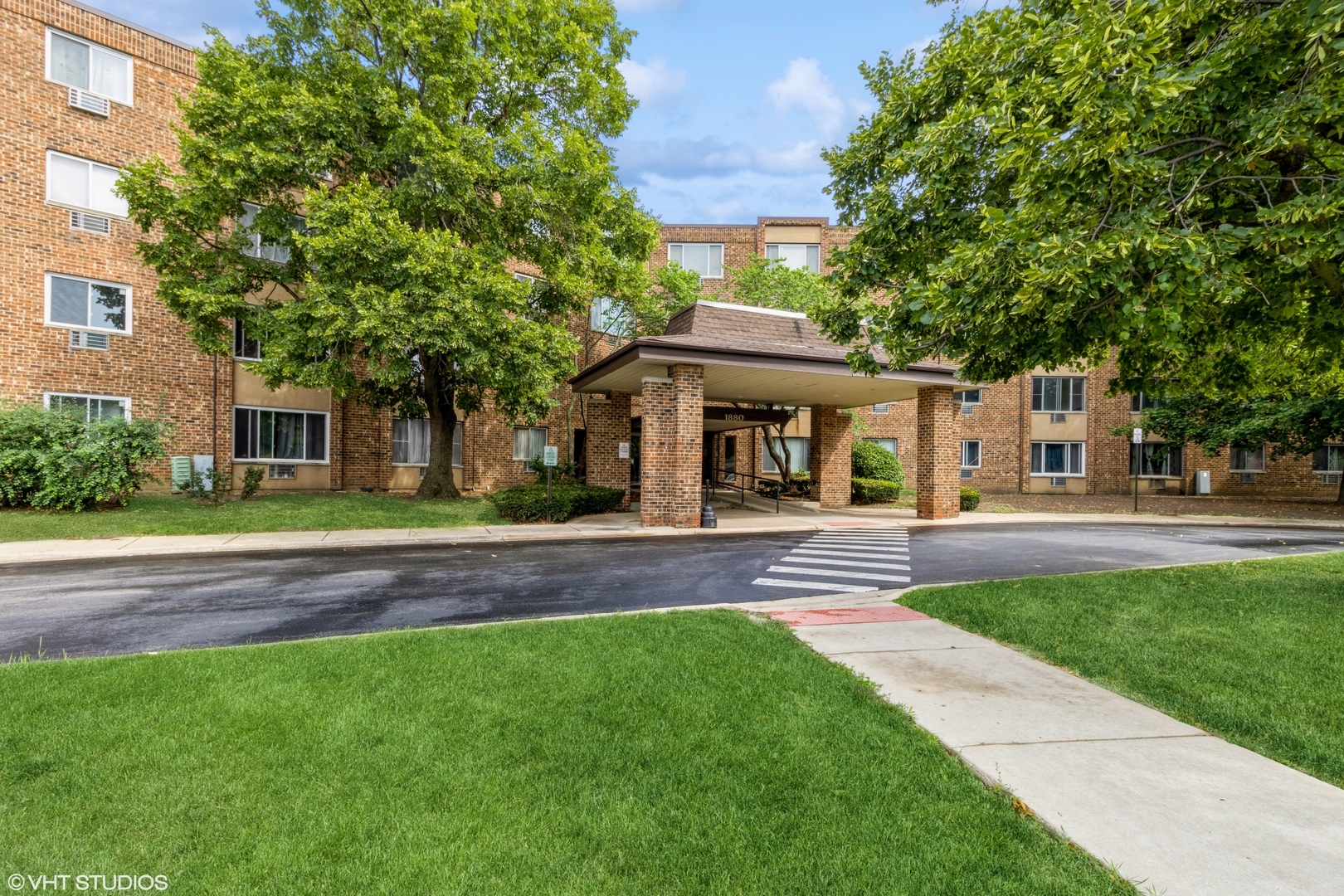 Property Photo: 1880 Bonnie Lane 411 IL 60169