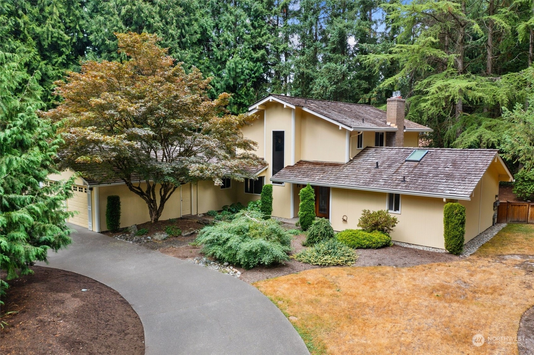 Property Photo: 13422 NE 54th Place WA 98005