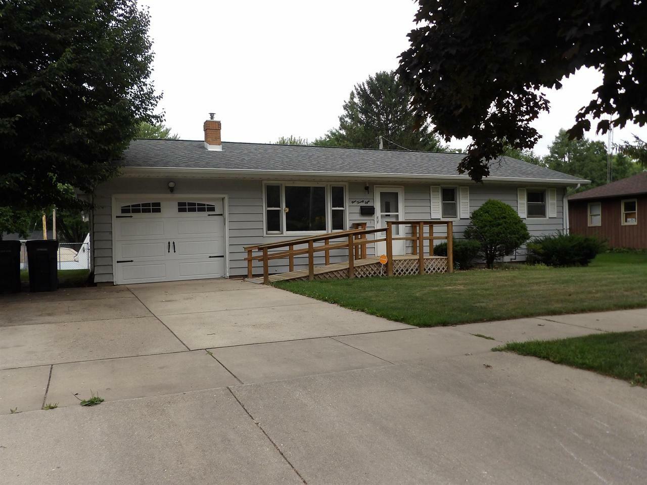 Property Photo:  928 North Grant Street  WI 53548 