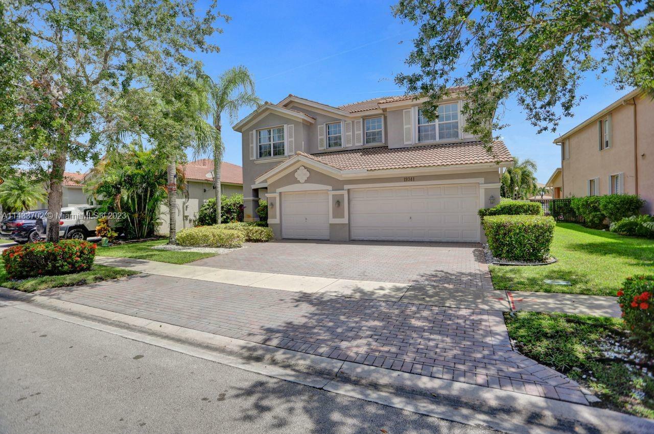 Property Photo: 19341 Stonebrook St FL 33332
