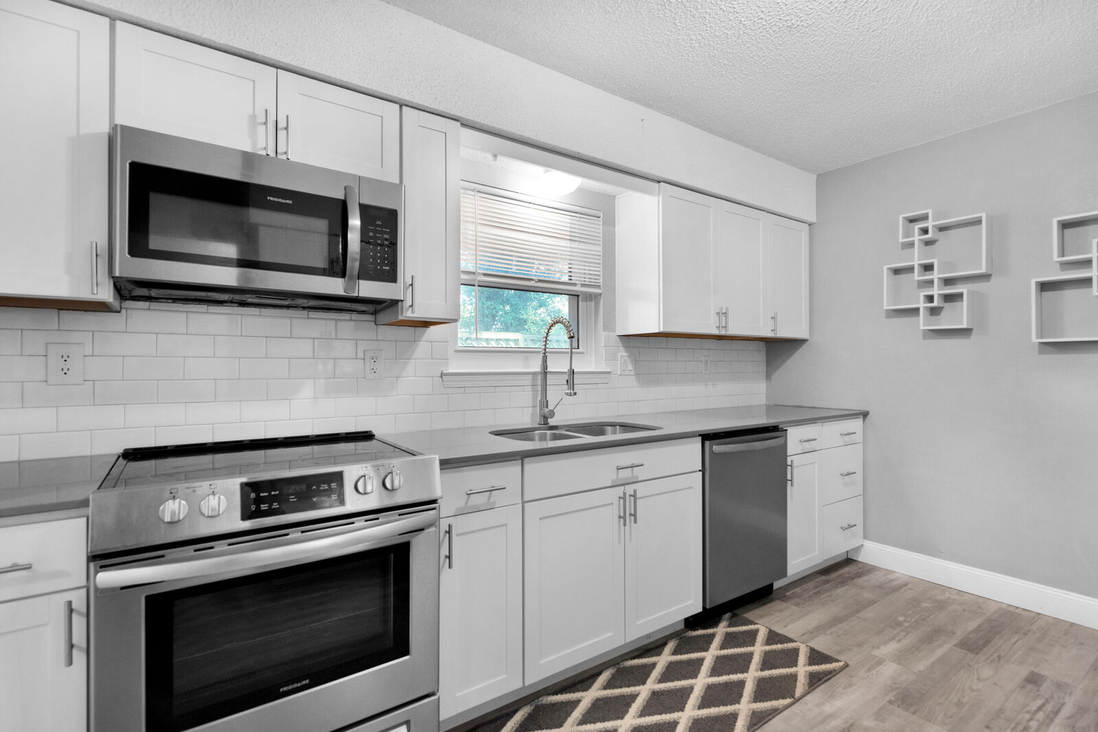 Property Photo:  809 Valley Road  FL 32539 