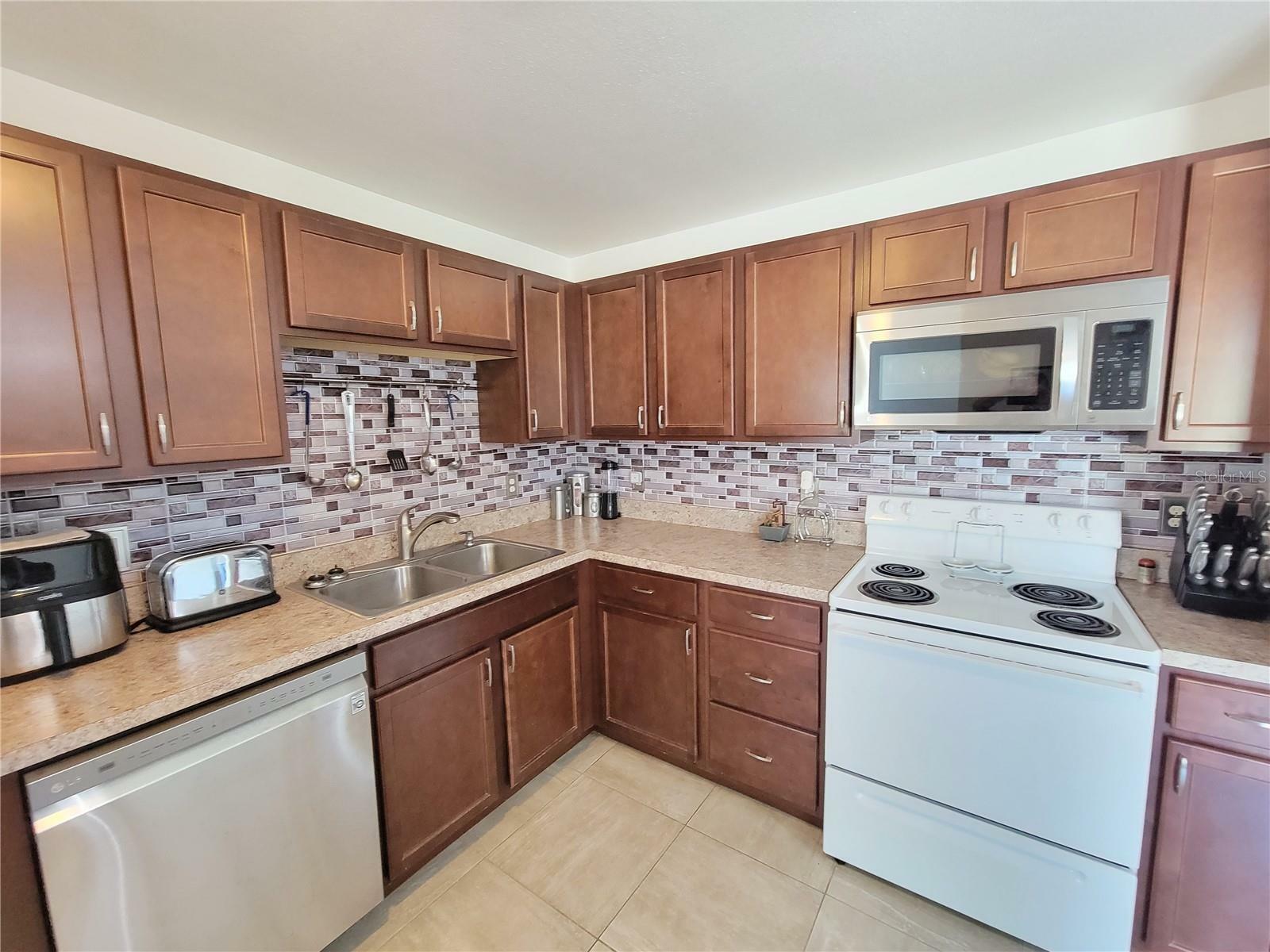 Property Photo:  30 S Cortez Avenue  FL 32708 