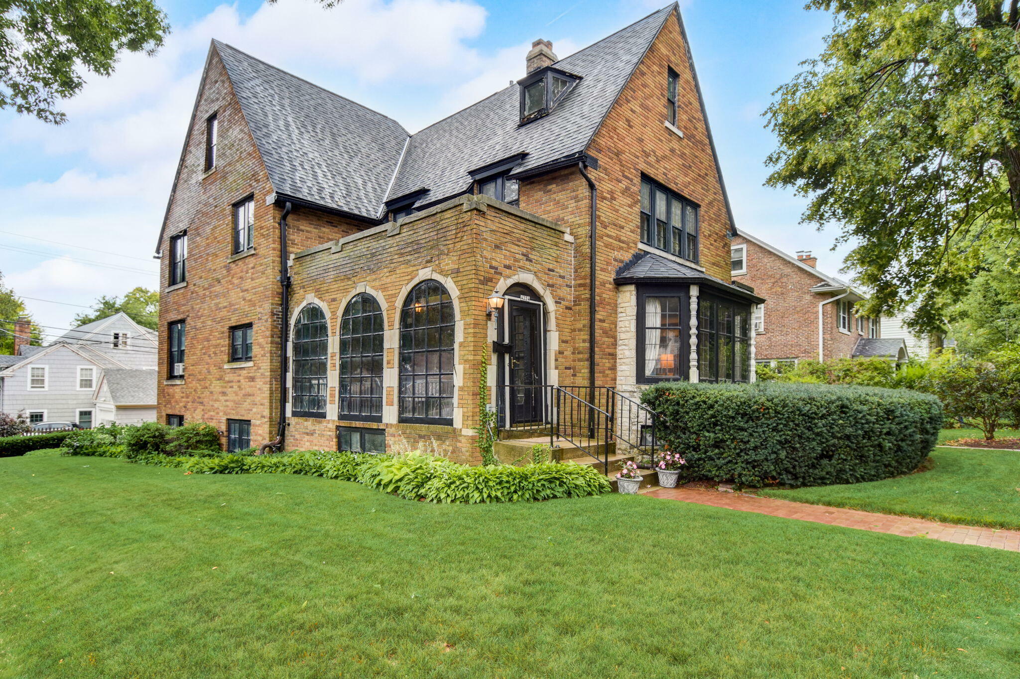 Property Photo: 4224 N Maryland Ave WI 53211