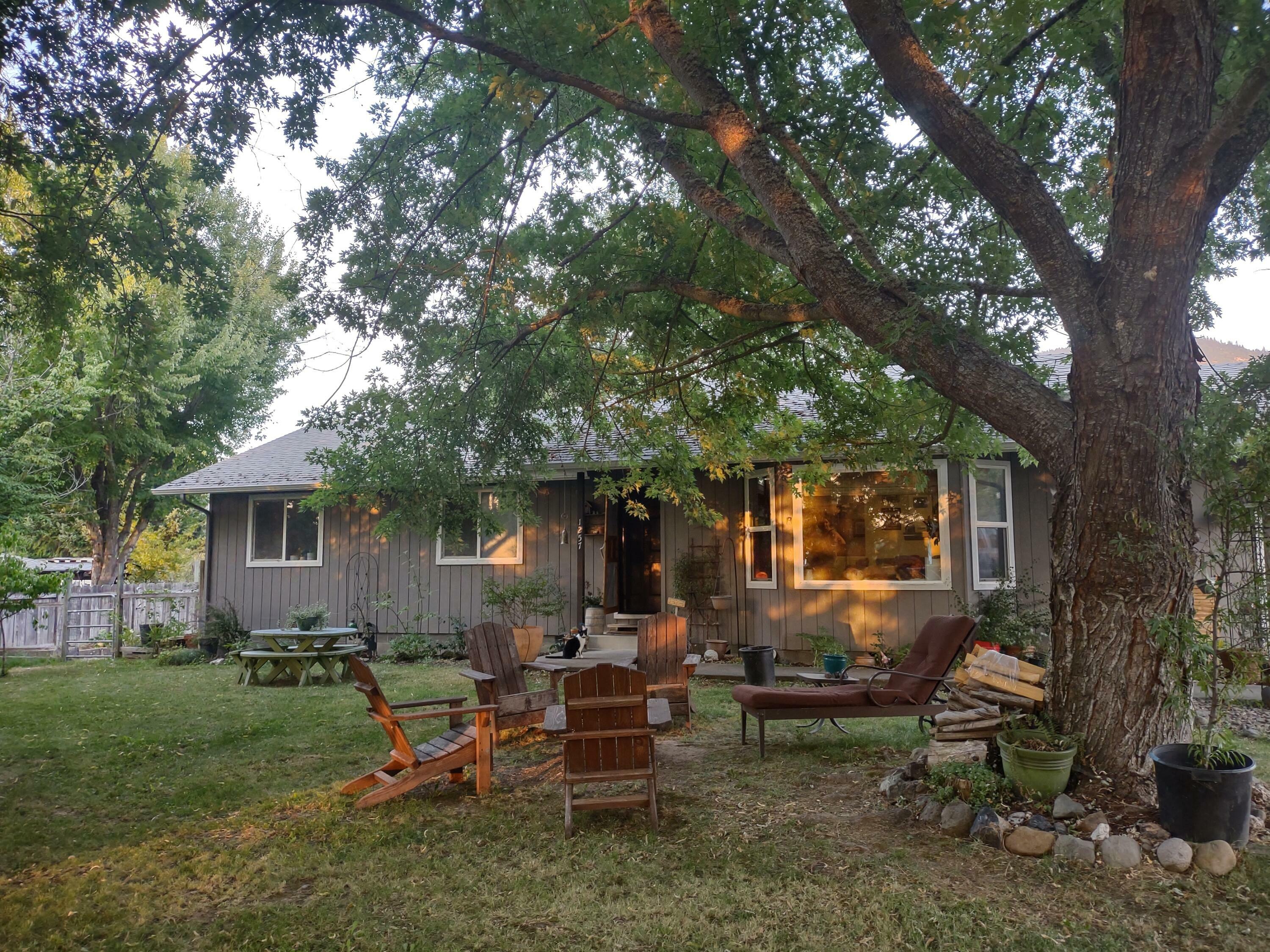 Property Photo:  1257 SE Grandview Avenue  OR 97527 