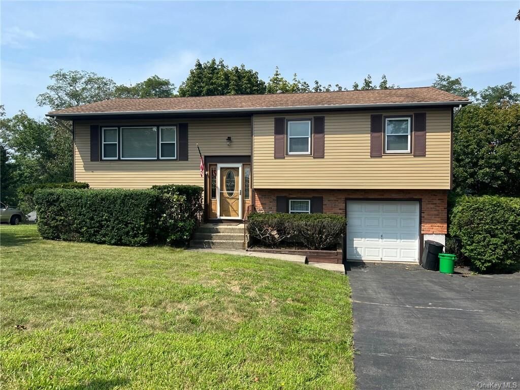 Property Photo:  14 Skyline Drive  NY 10984 