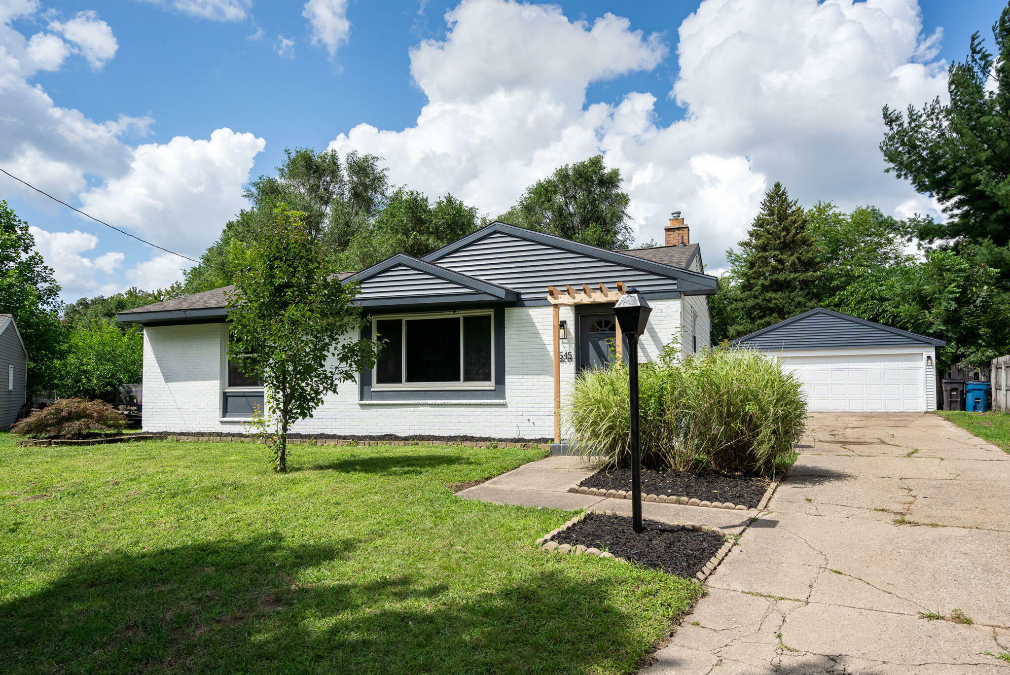 Property Photo:  1545 Iowa Street SW  MI 49509 