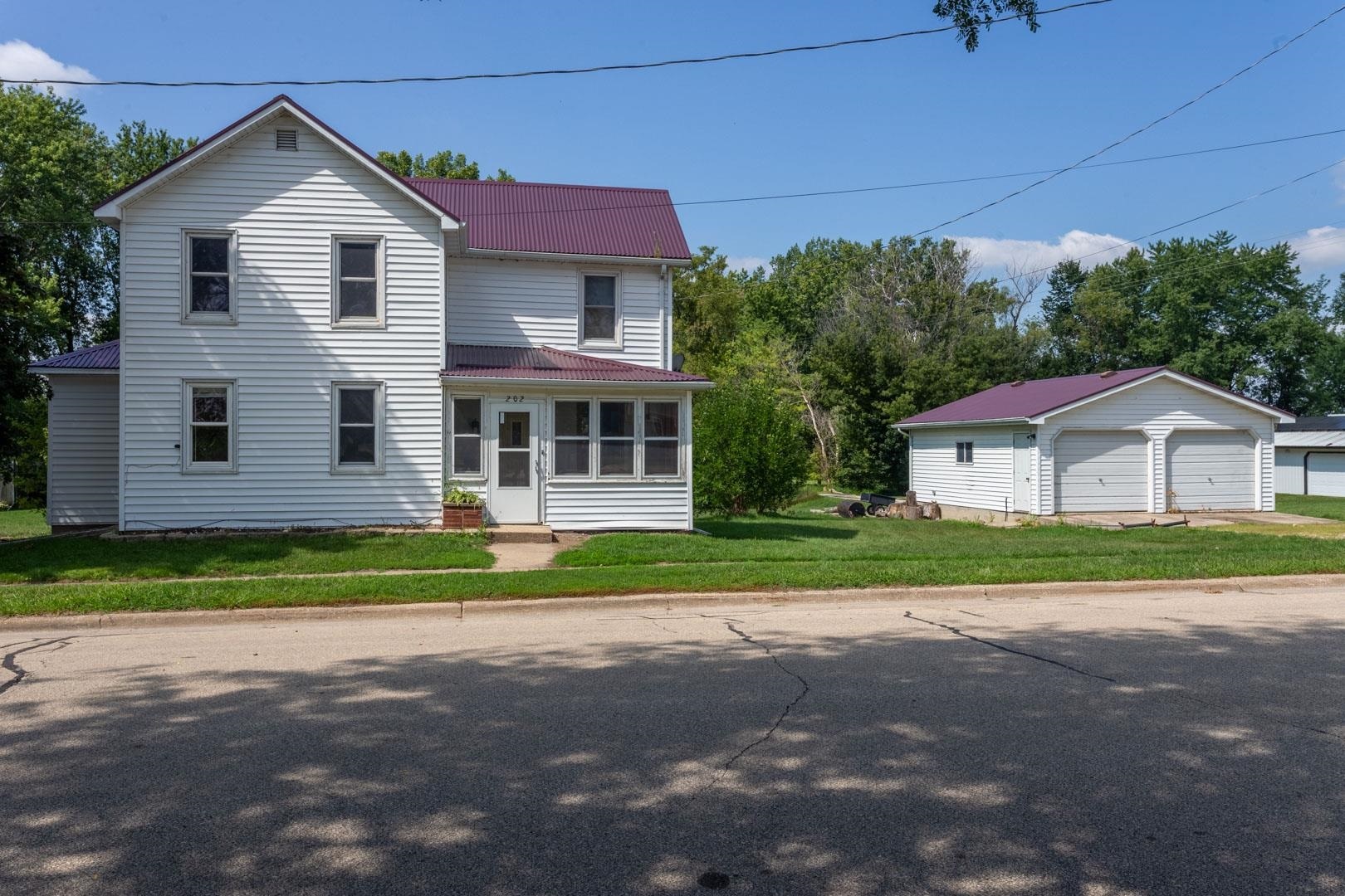 Property Photo:  202 W 4th Street  IA 52078 