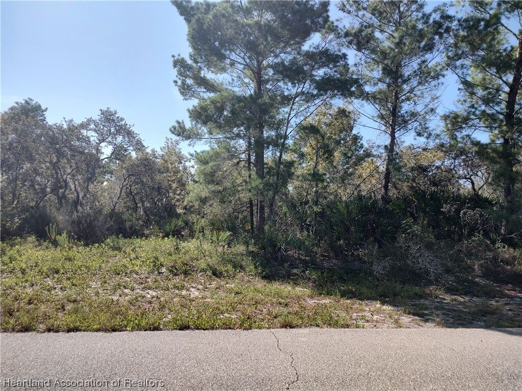 Property Photo: 112 Pear Avenue NW FL 33852