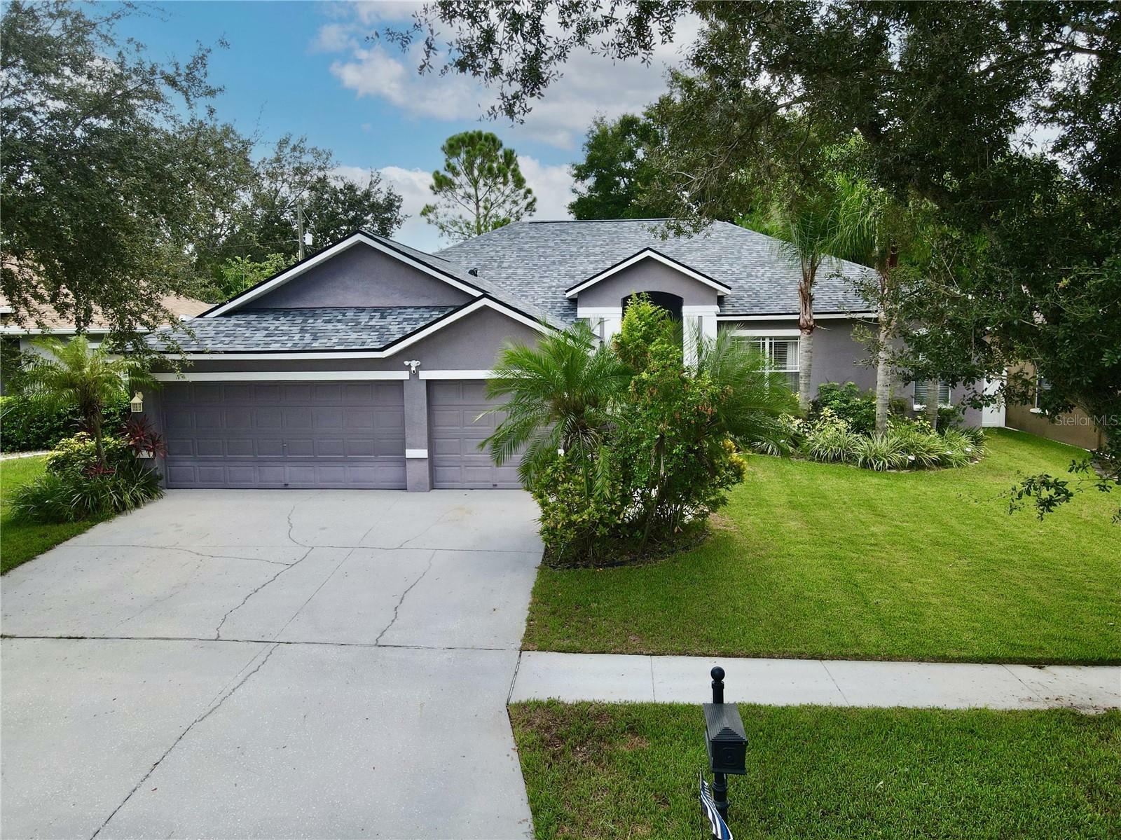 Property Photo:  1156 Lumsden Trace Circle  FL 33594 