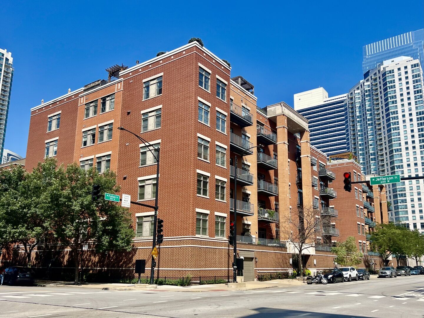 Property Photo: 560 W Fulton Street 302 IL 60661