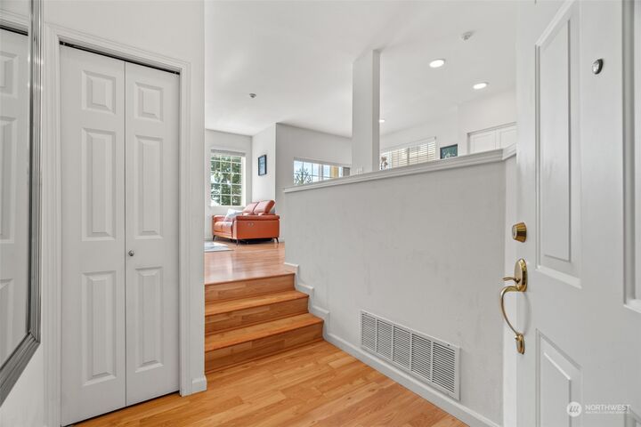 Property Photo:  18660 NE 55th Way Uu  WA 98052 