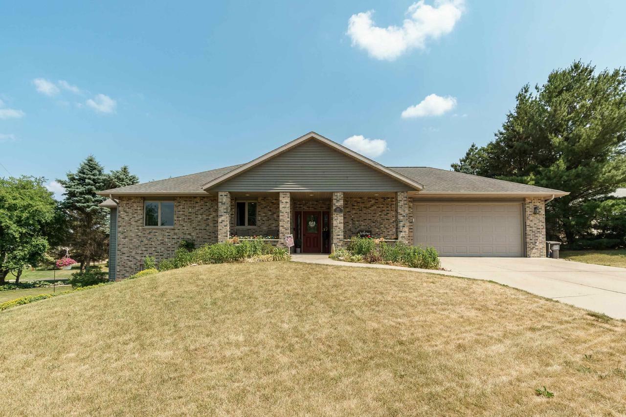 Property Photo:  392 Fairway Drive  WI 53563 