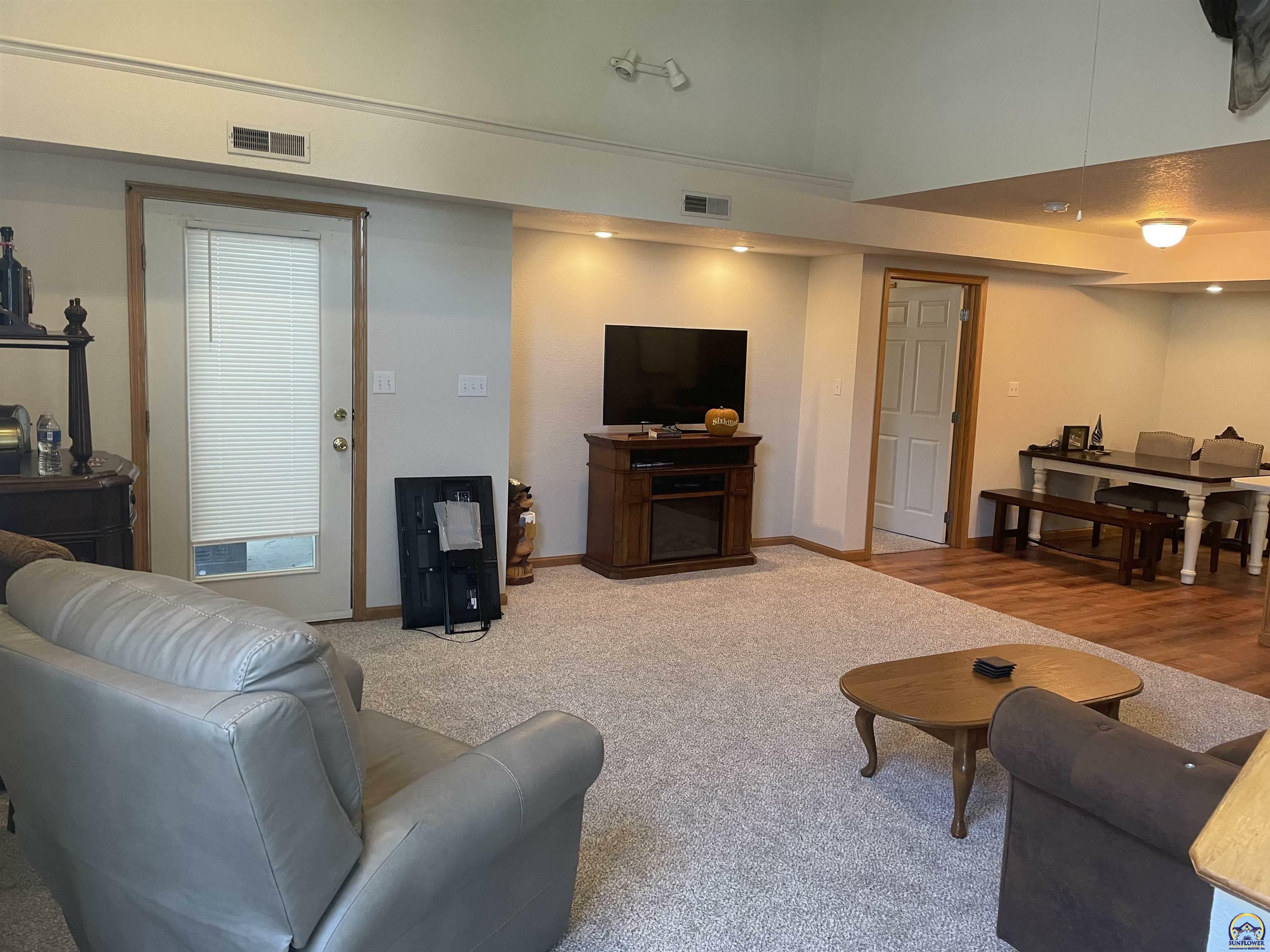 Property Photo:  4426 SE Oakview Ct 4428 SE Oakview Ct  KS 66609 