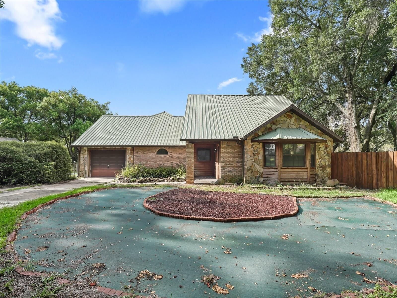Property Photo: 5359 County Road 122N FL 34785
