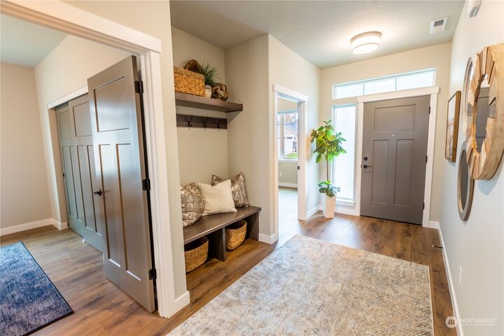 Property Photo: 906 N M Loop Drive SW WA 98848