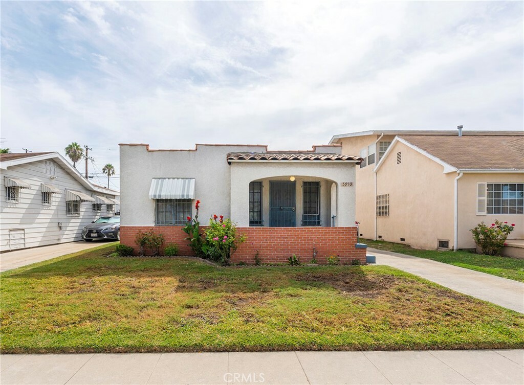 Property Photo:  5910 Cimarron Street  CA 90047 